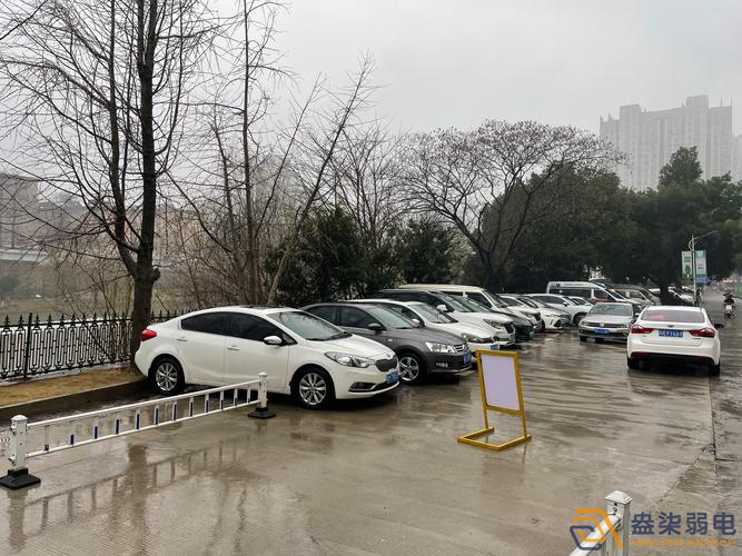 如何選擇使用地面車(chē)位誘導(dǎo)監(jiān)控系統(tǒng)？