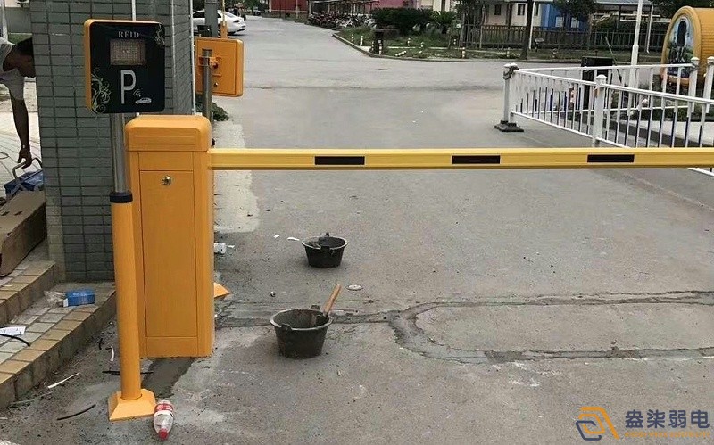 停車場道閘為什么很少砸到車？