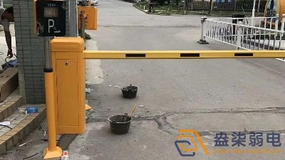 停車場道閘為什么很少砸到車？