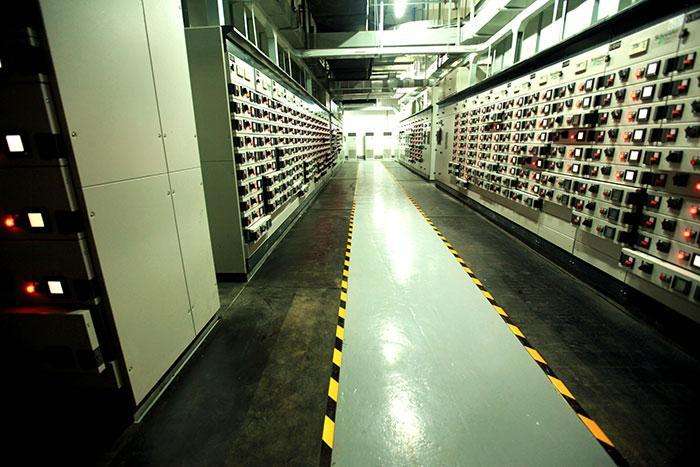 機(jī)房供電設(shè)備監(jiān)控系統(tǒng)，實(shí)現(xiàn)對(duì)機(jī)房的一體管理