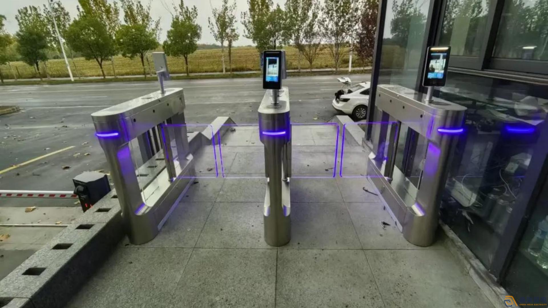 智慧小區(qū)如何選擇適合的通道閘？