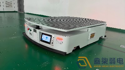 潛伏叉取式機(jī)器人讓窄巷道搬運(yùn)更簡單