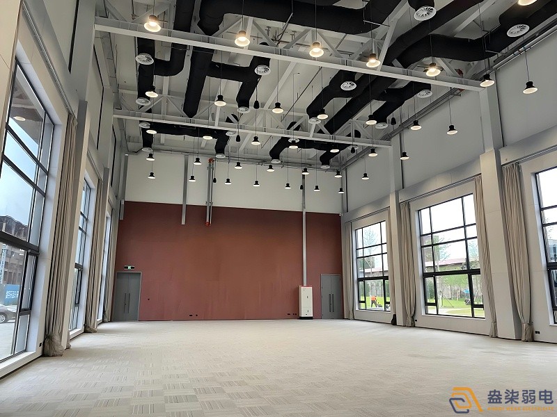 工廠多功能會議廳如何低成本搭建？