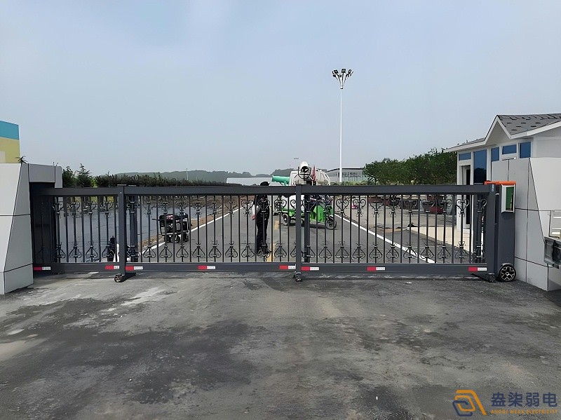 工廠大門優(yōu)選—段滑門優(yōu)勢(shì)多